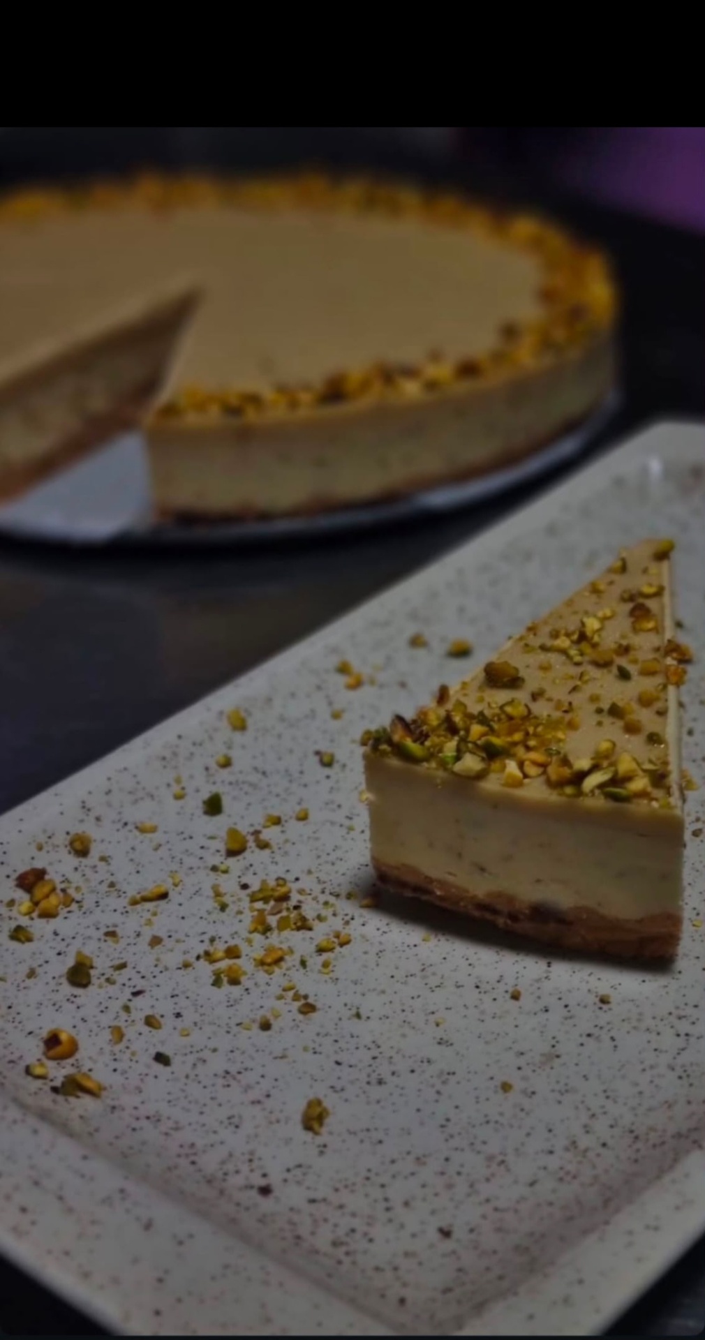 Kriška torte od pistacije na tanjuru